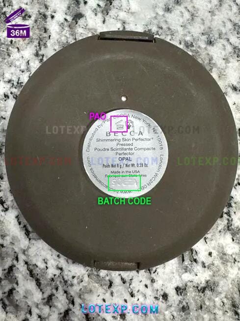 Check Smashbox Expired Date 11 Smashbox Spotlight Palette, showing the highlighter pans and the product's batch code.